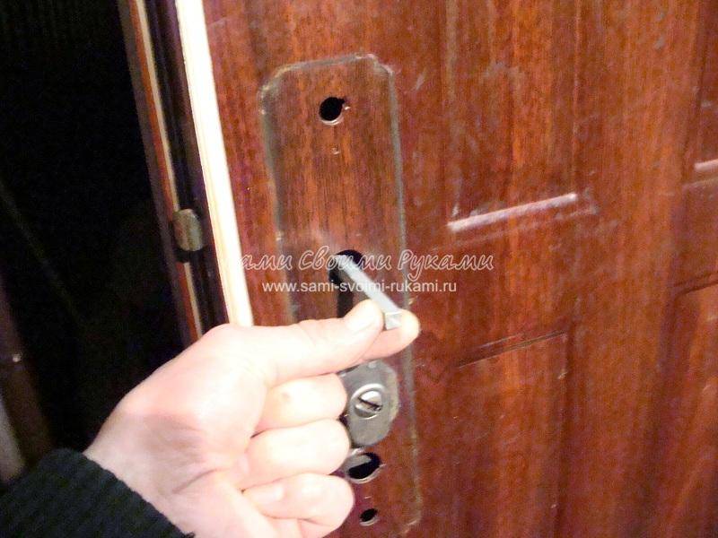 Как починить дверную ручку входной двери: сломалась, расшаталась