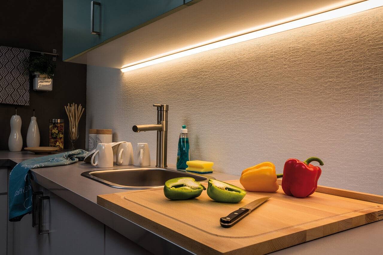 Как реализовать освещение на кухне: 4 совета по выбору и расположению светильников