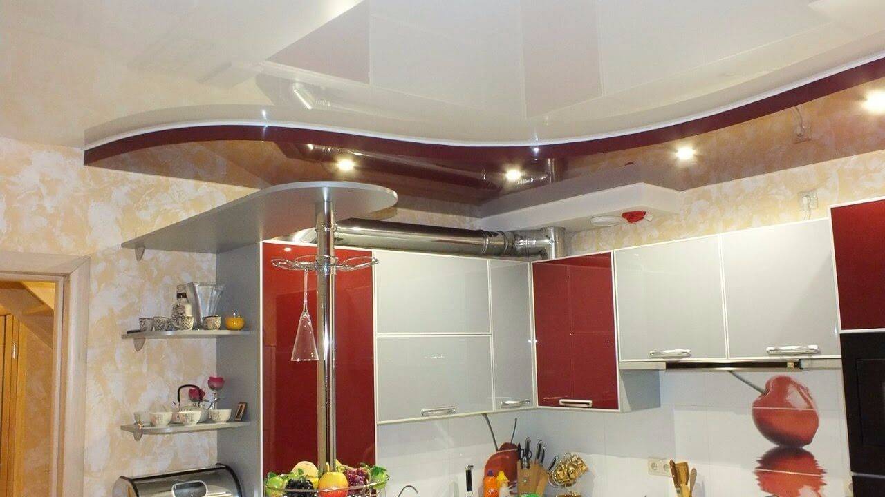 Освещение на кухне с натяжным потолком: как расположить светильники и люстру