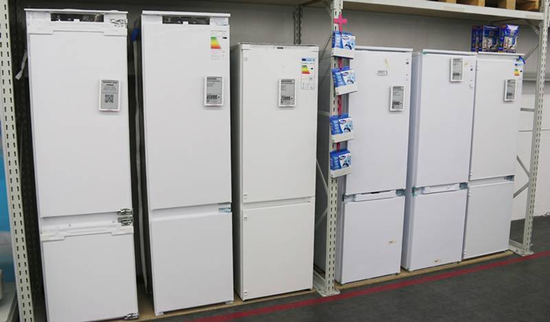 Встраиваемая техника: плюсы и минусы встроенного холодильника, какая вытяжка лучше, встраиваемая или подвесная