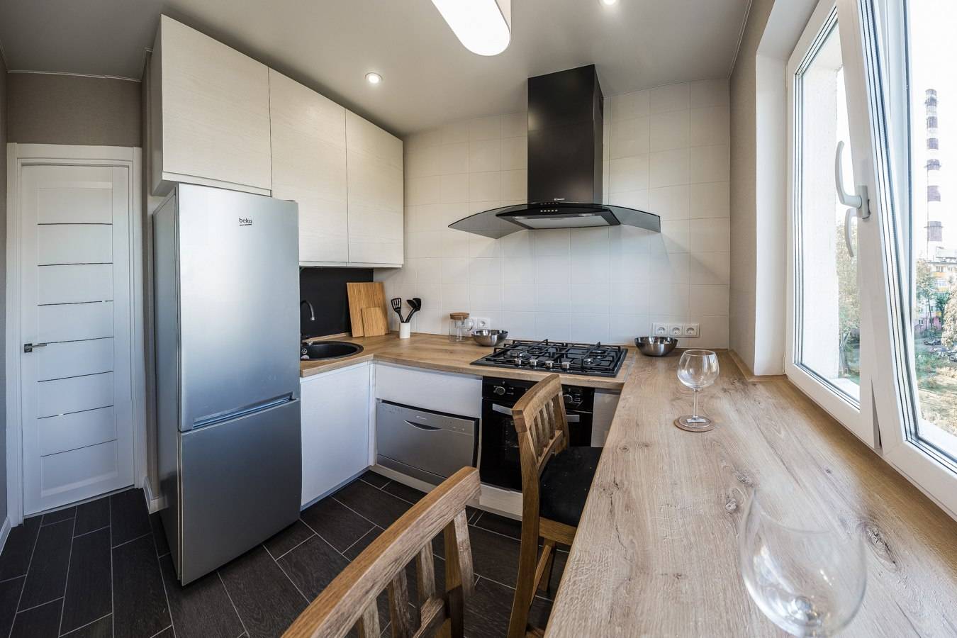 Белая кухня с черной столешницей: дизайн кухонного интерьера в интерьере