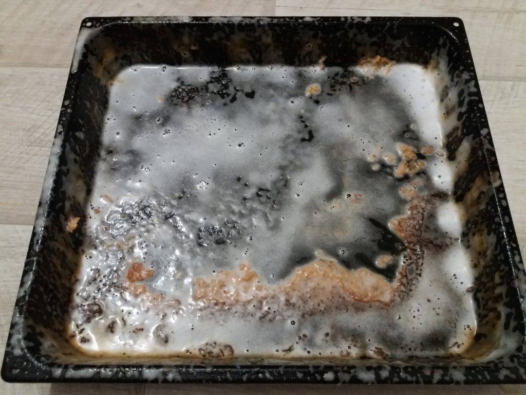 Надежные способы борьбы с нагаром на посуде: химические средства и народные рецепты