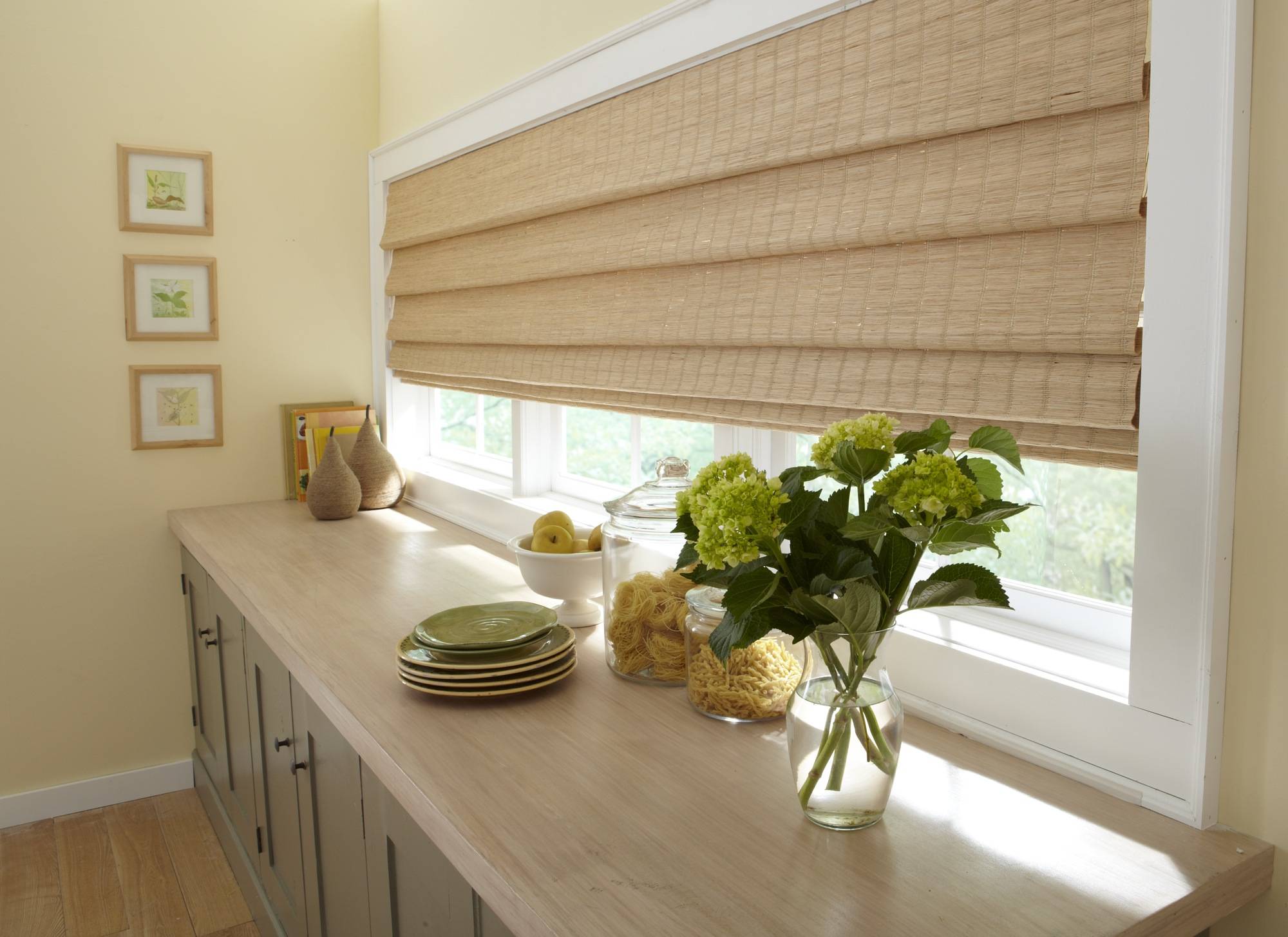 Римские шторы на окна на кухне: как выбрать, как сочетать в интерьере