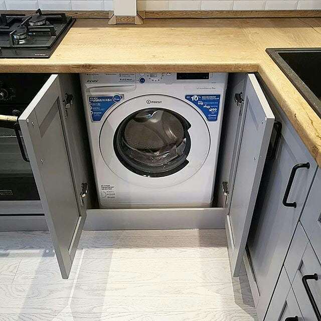 Можно ли поставить стиральную машину под столешницу?