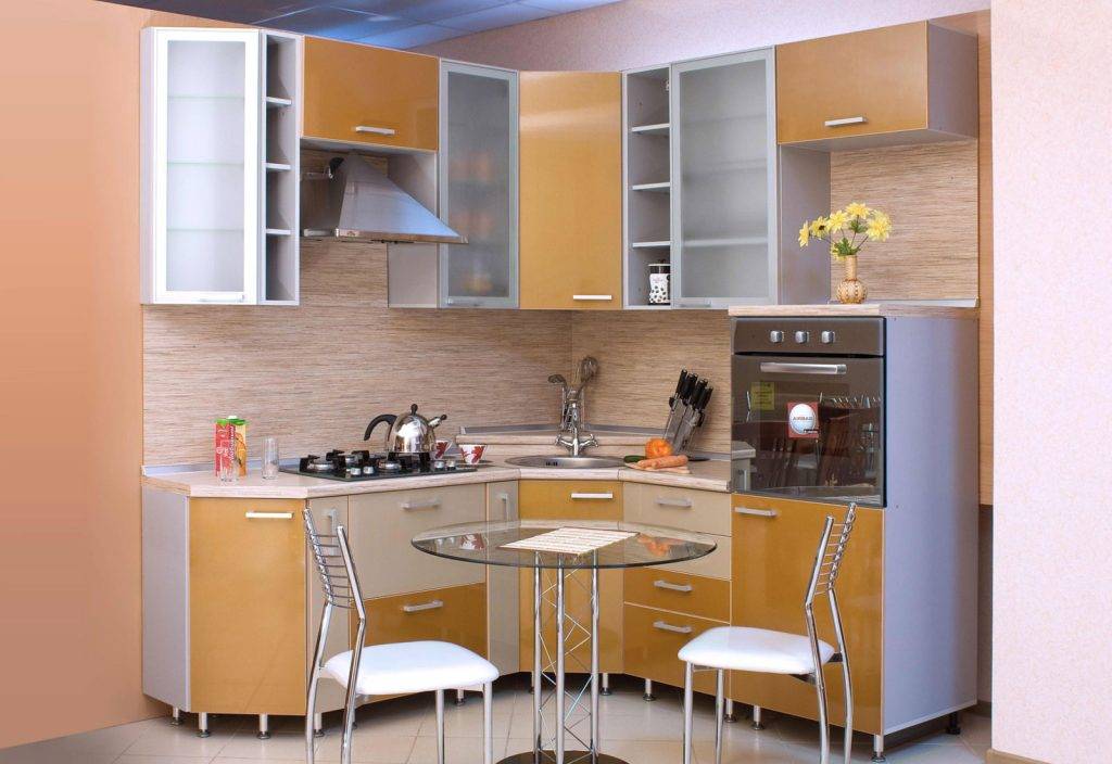 Угловой кухонный гарнитур в интерьере - фото примеров