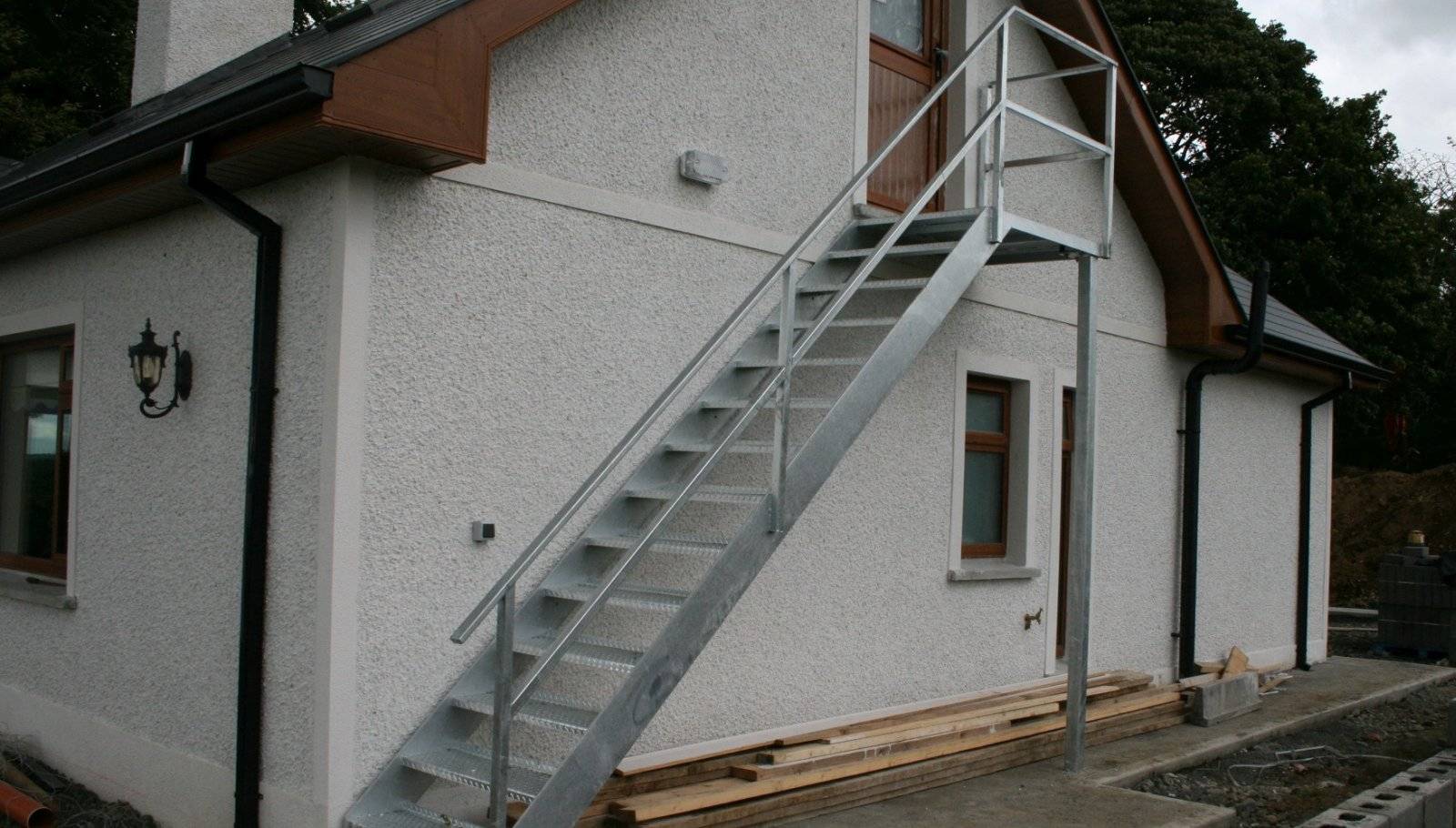 Как сделать уличную металлическую лестницу своими руками. фото и видео инструкция