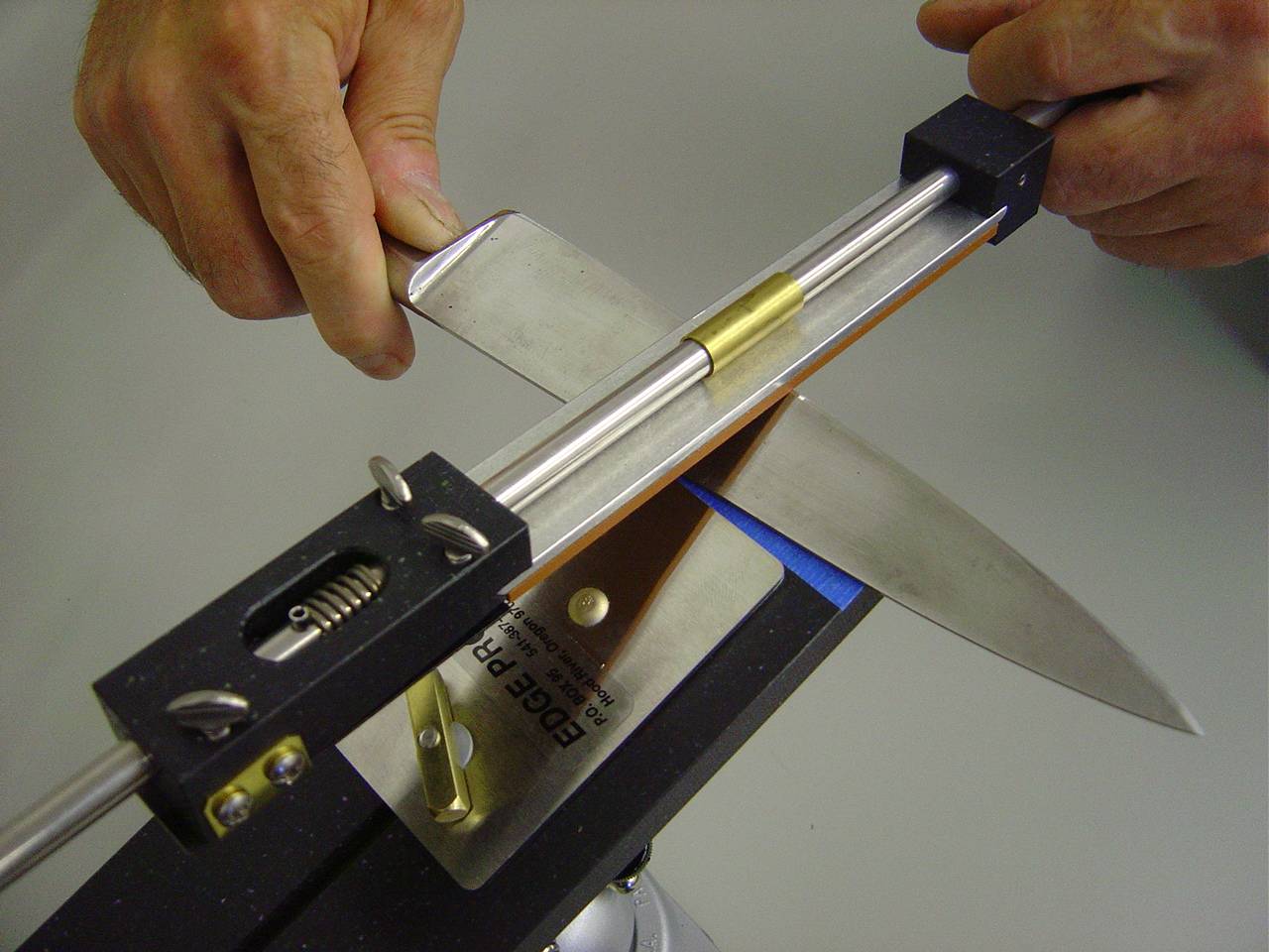 Как заточить нож правильно в домашних условиях бруском и точилкой