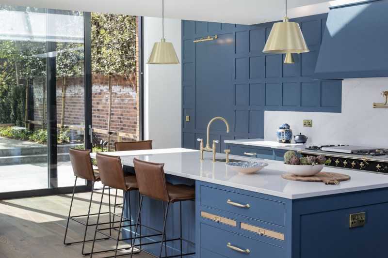Стильная синяя кухня: шаги для создания идеального интерьера, 70 фото-примеров