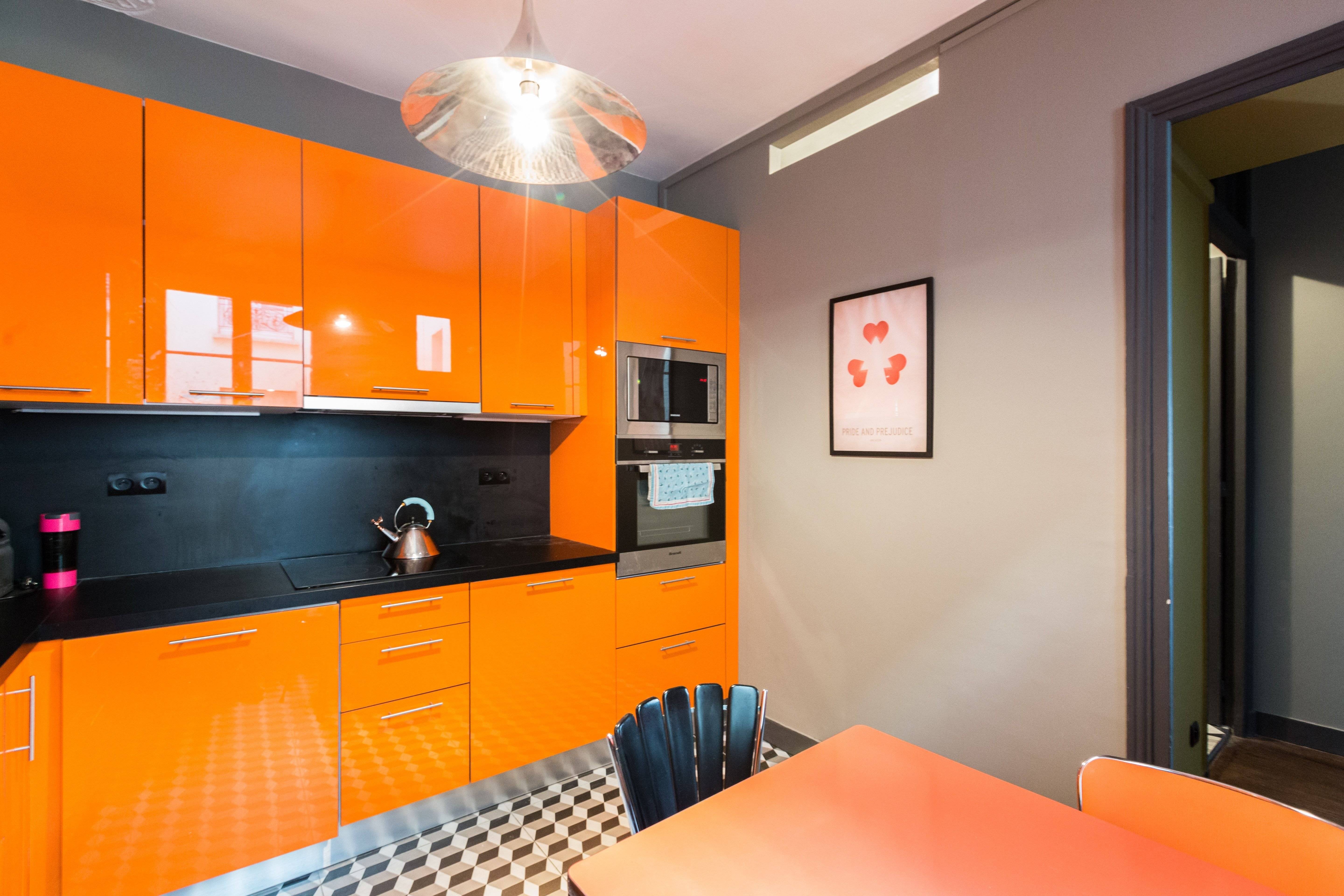 Оранжевая кухня: сочетание оранжевого оттенка с другими цветами, 140 фото дизайн новинок интерьера