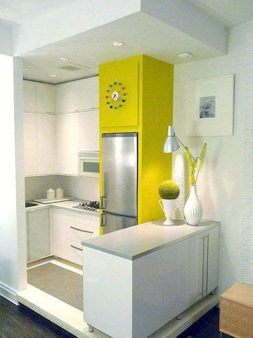 Как разместить холодильник на маленькой кухне фото