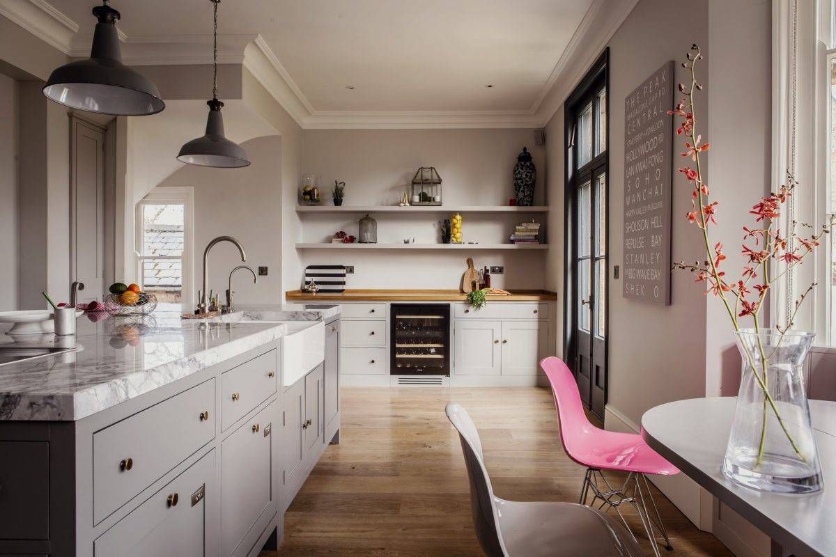 Кухня без верхних шкафов: дизайн гарнитура без навесных шкафов, угловая кухня