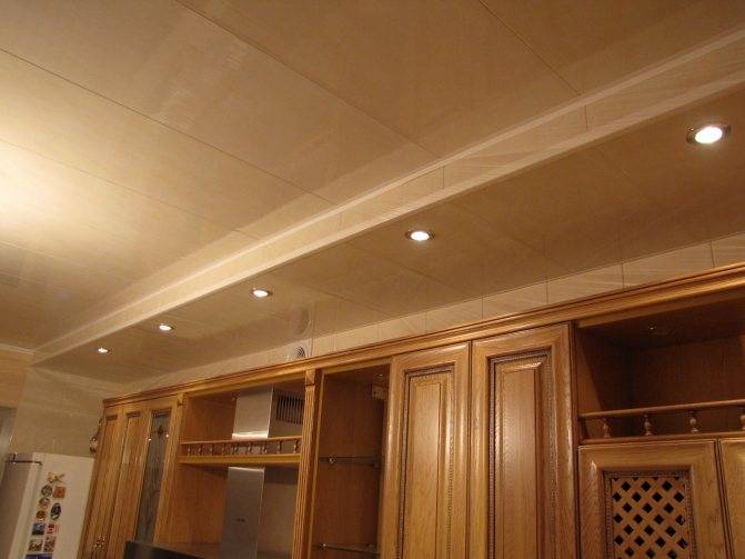 Что такое пластиковые панели для потолка на кухне