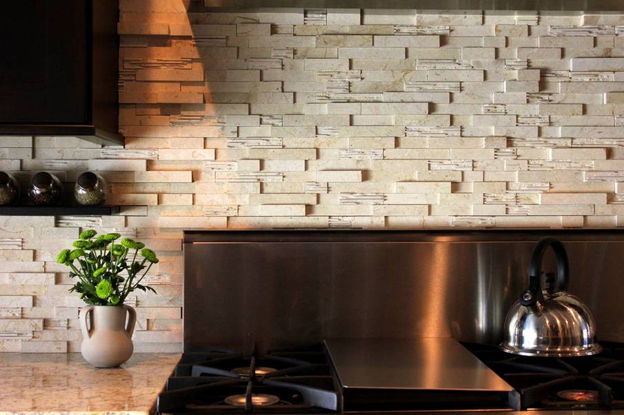 Стеновые панели для кухни под плитку – виды, преимущества, монтаж