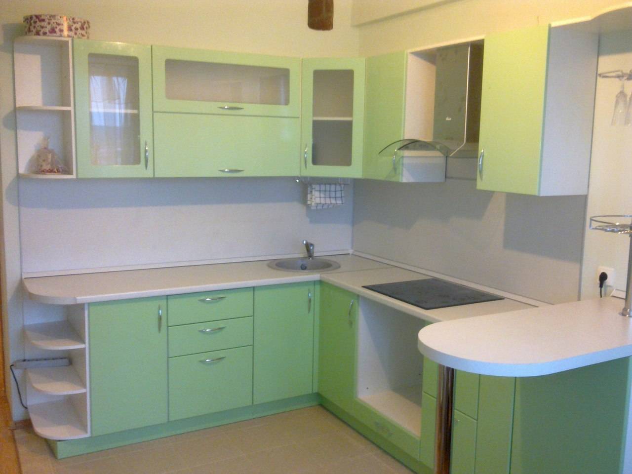 Угловая кухня для маленькой кухни эконом класса: фото дизайна