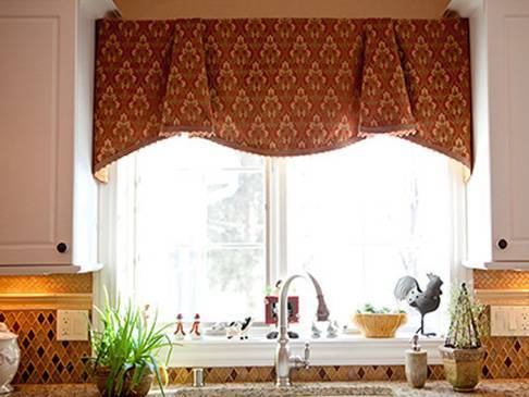 Секреты стильного оформления окна на маленькой кухне