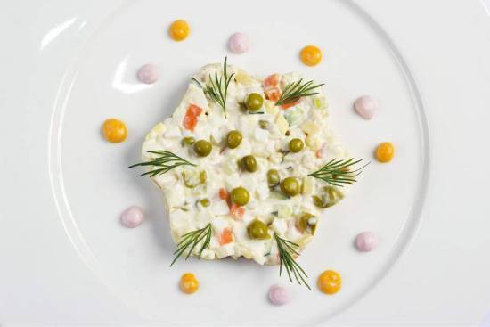Как украсить салат оливье для праздничного стола