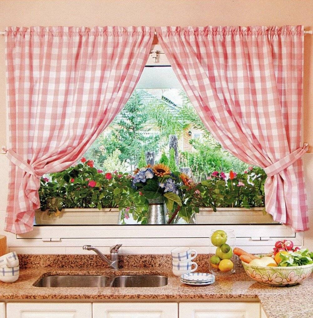 Короткие шторы на кухню: до подоконника, современные на маленькое окно, фото