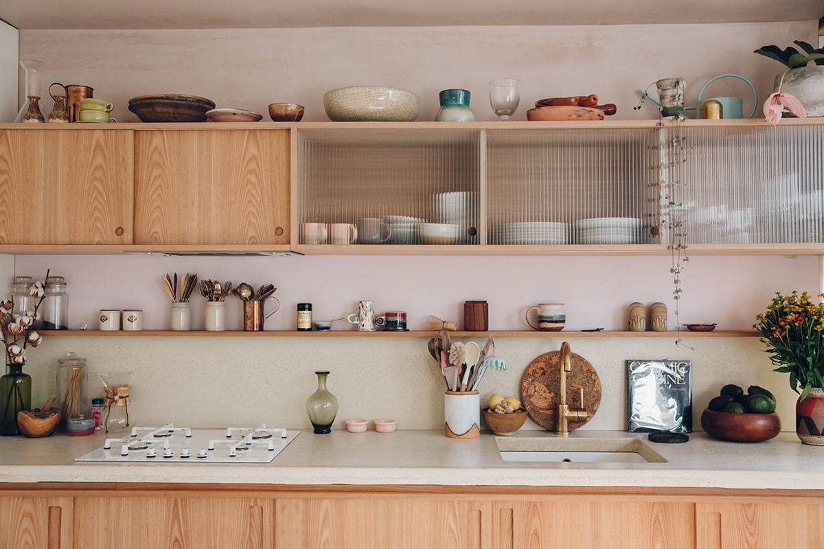Полки на кухне: навесные, открытые, угловые, делаем своими руками, фото