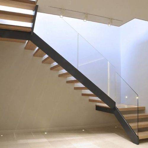 Конструкция ограждения из стекла для лестниц фото