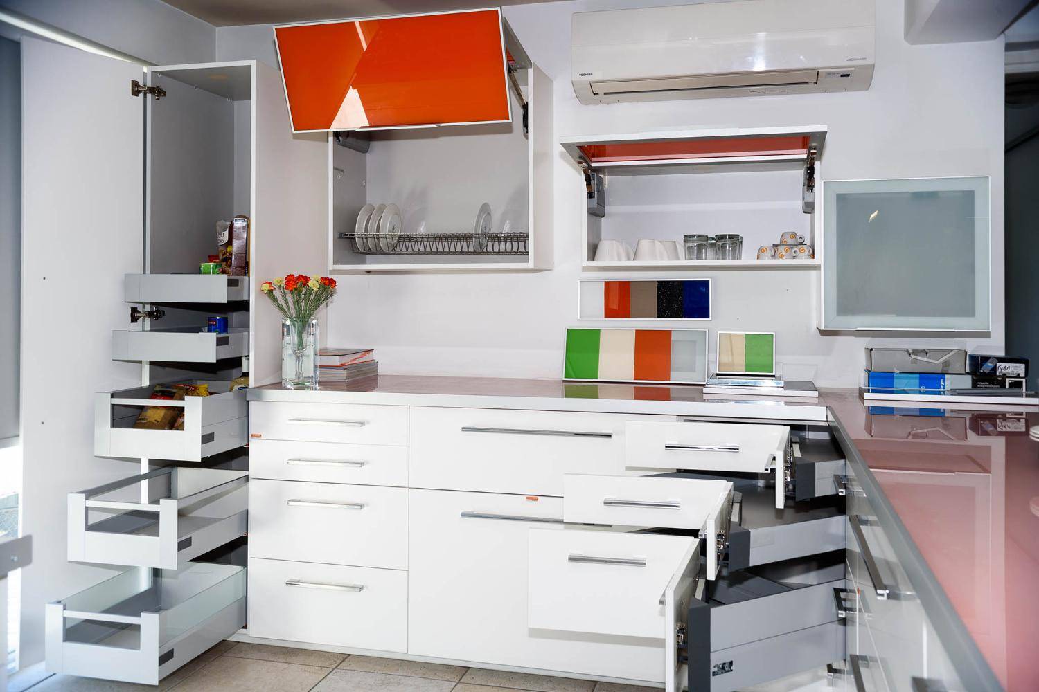 Функциональная кухня, как выбрать кухонную вытяжку и мебель на кухню