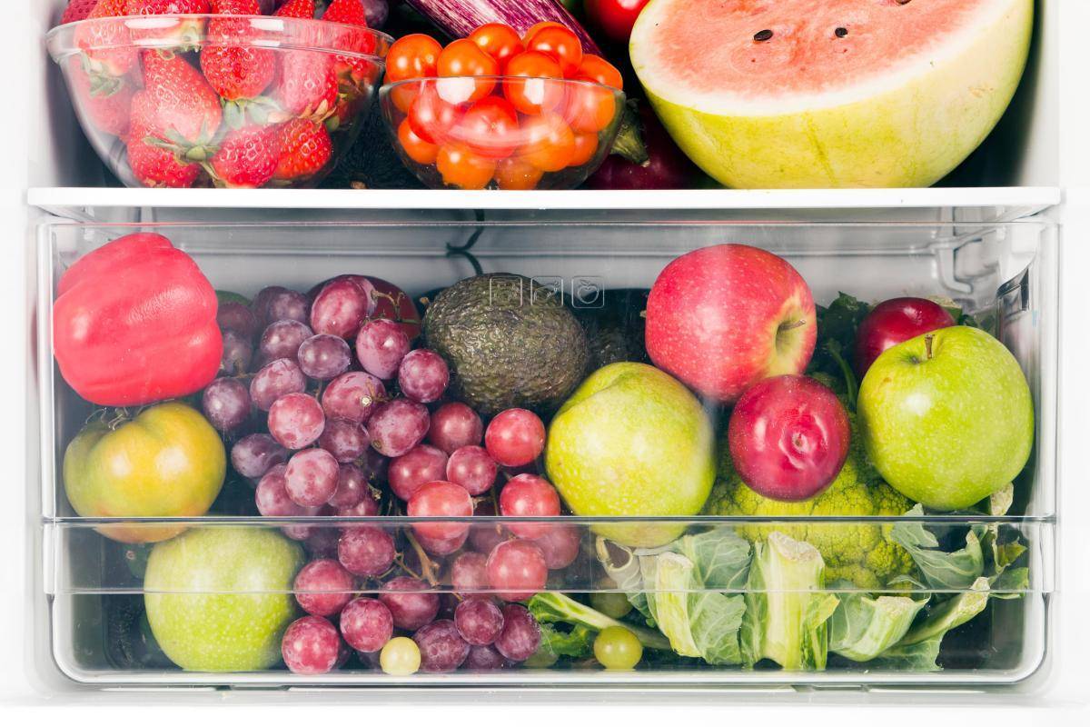 Какие фрукты и овощи можно хранить в холодильнике?