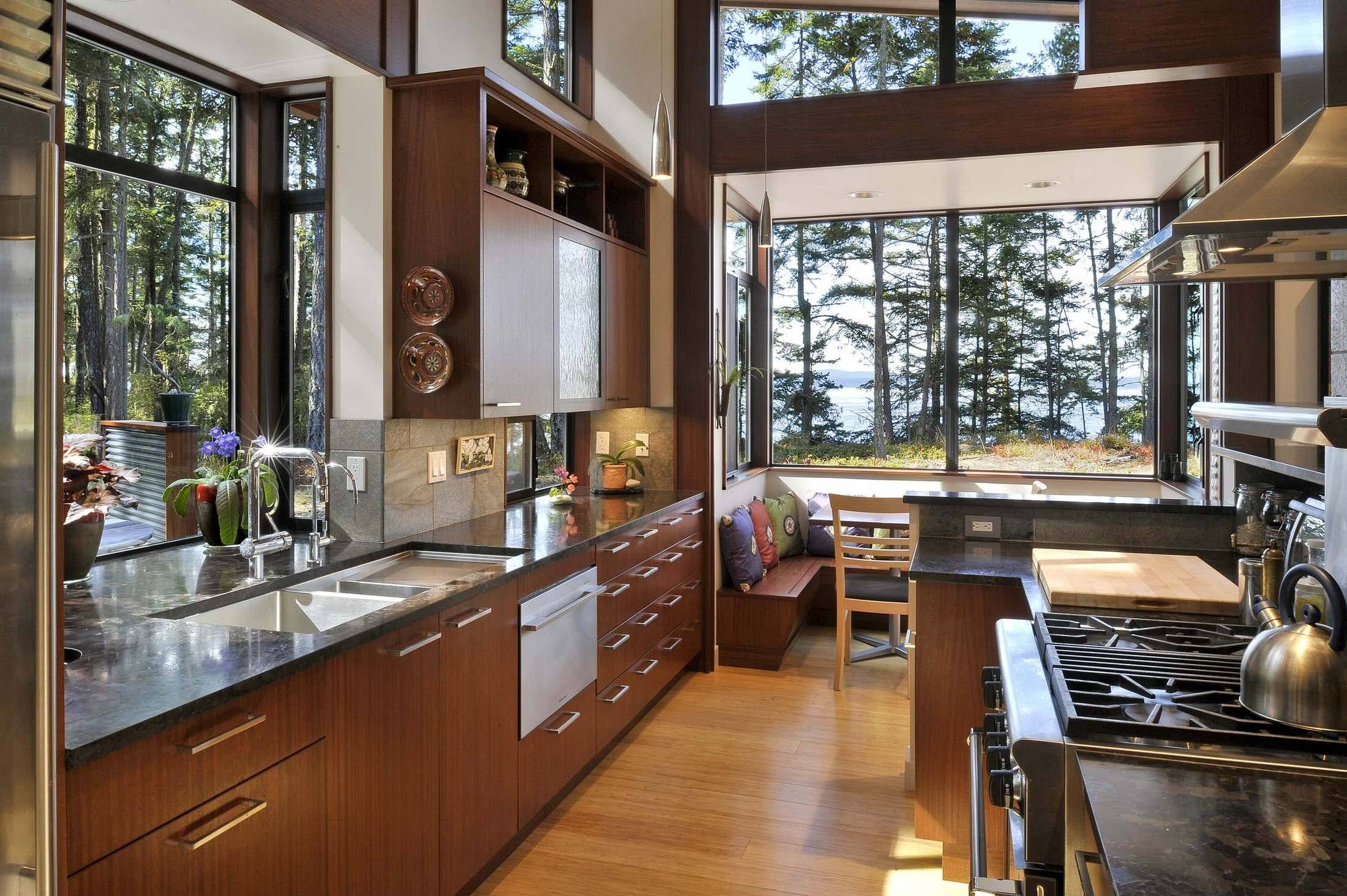 Кухня с окном: лучшие варианты дизайна. 120 реальных фото готовых дизайн-проектов