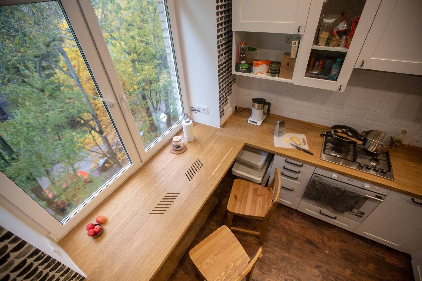 Столешница вместо подоконника – идеальное решение для маленькой кухни – блог про кухни: все о кухне – kuhnyamy.ru