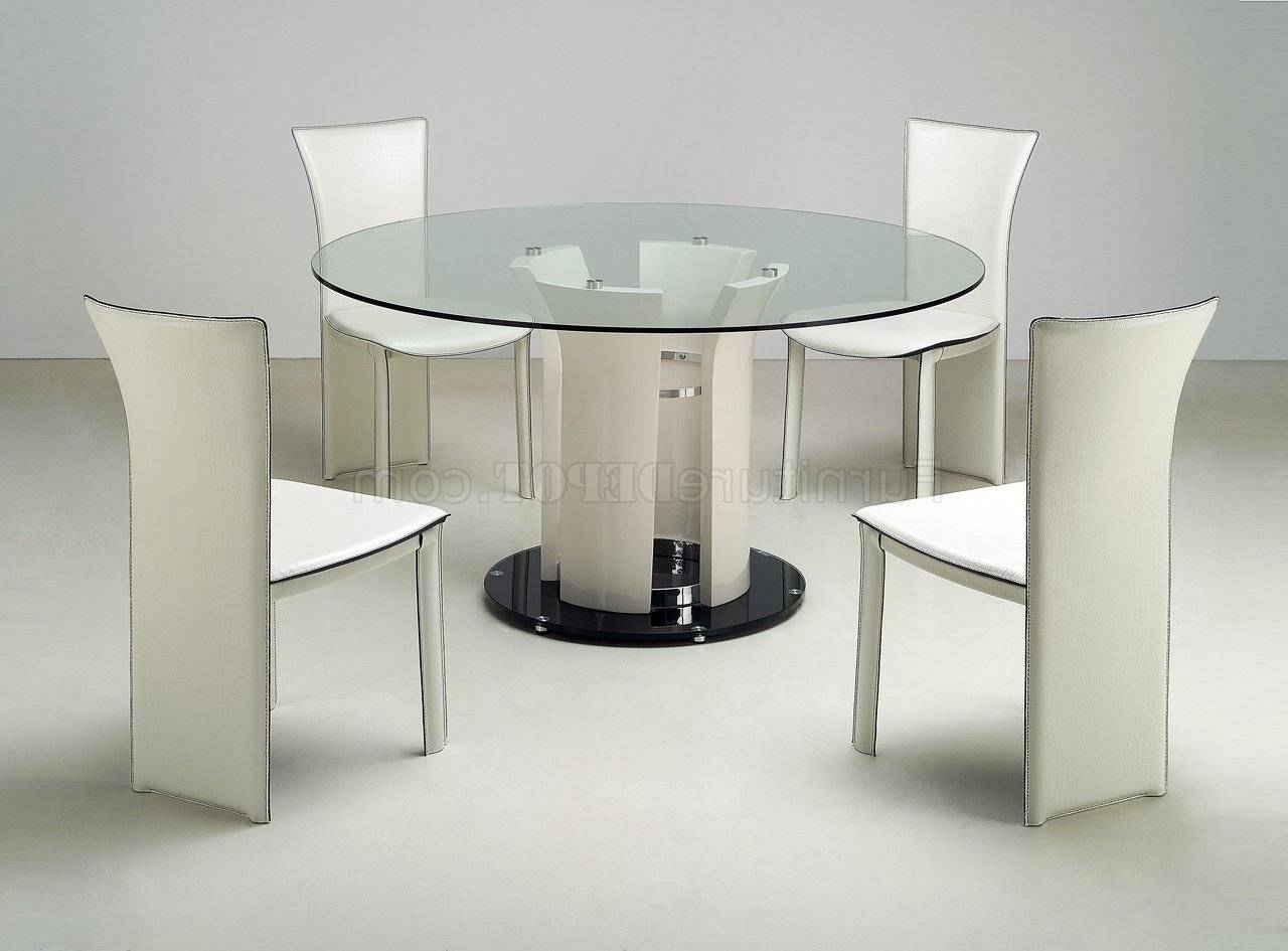 Стеклянный раздвижной стол для кухни – особенности выбора