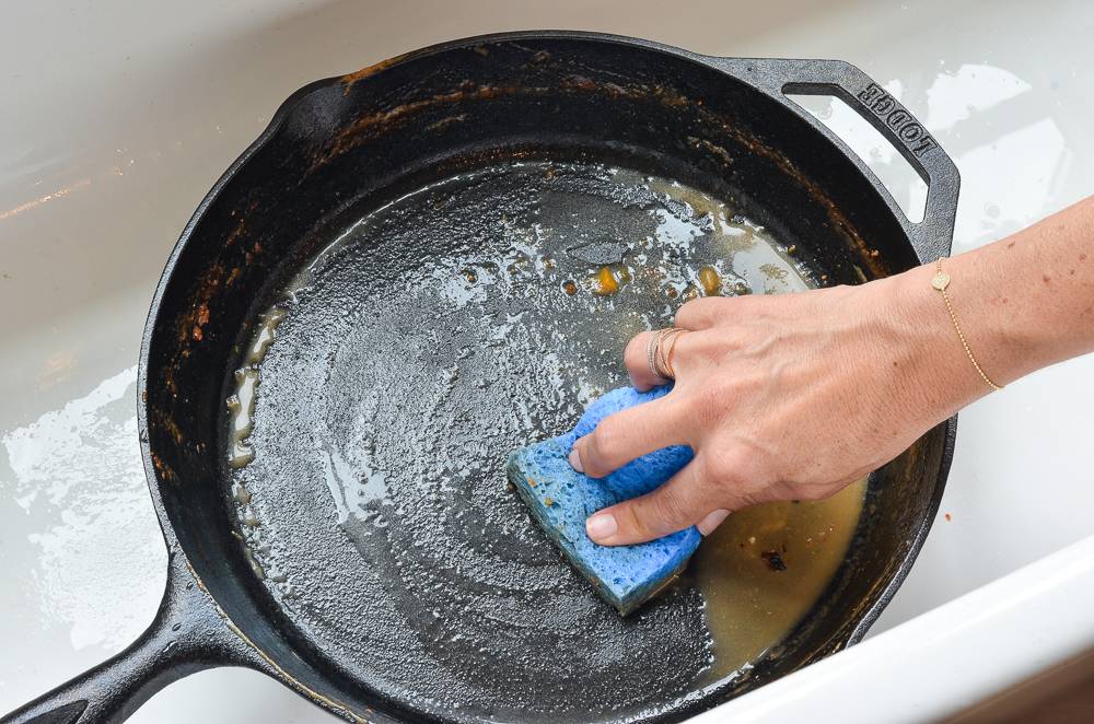 Как и чем отмыть кастрюлю от гари: эффективные средства и способы очищения посуды от пригоревшей пищи и нагара