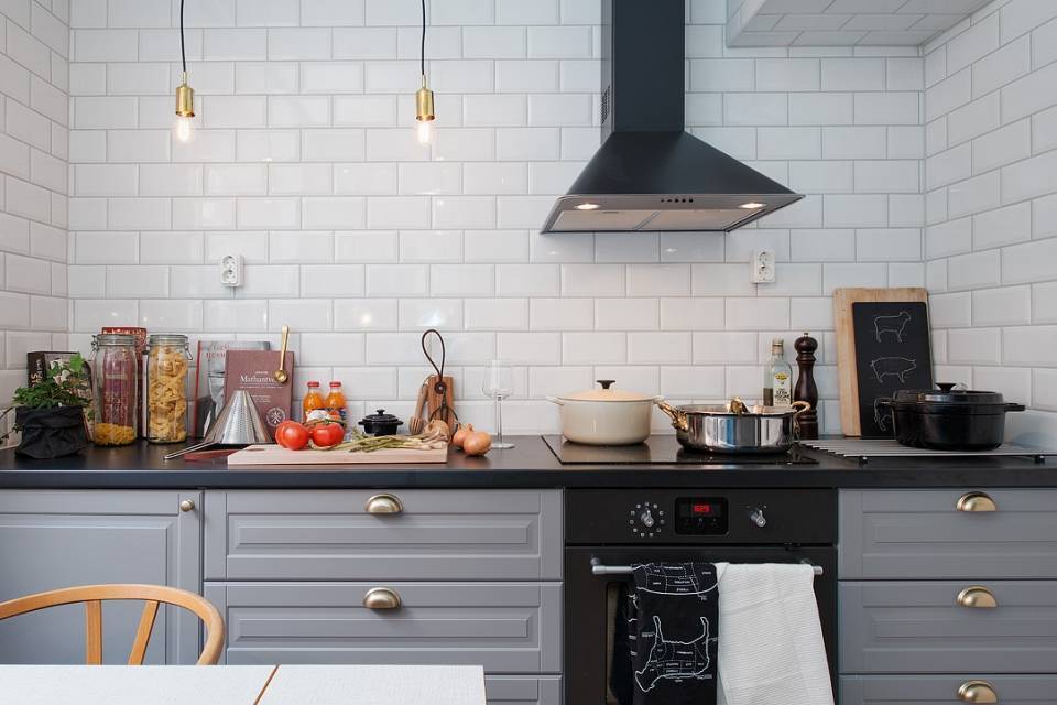 Плитка для кухни кабанчик (51 фото): дизайн в интерьере и отзывы о керамической плитке
