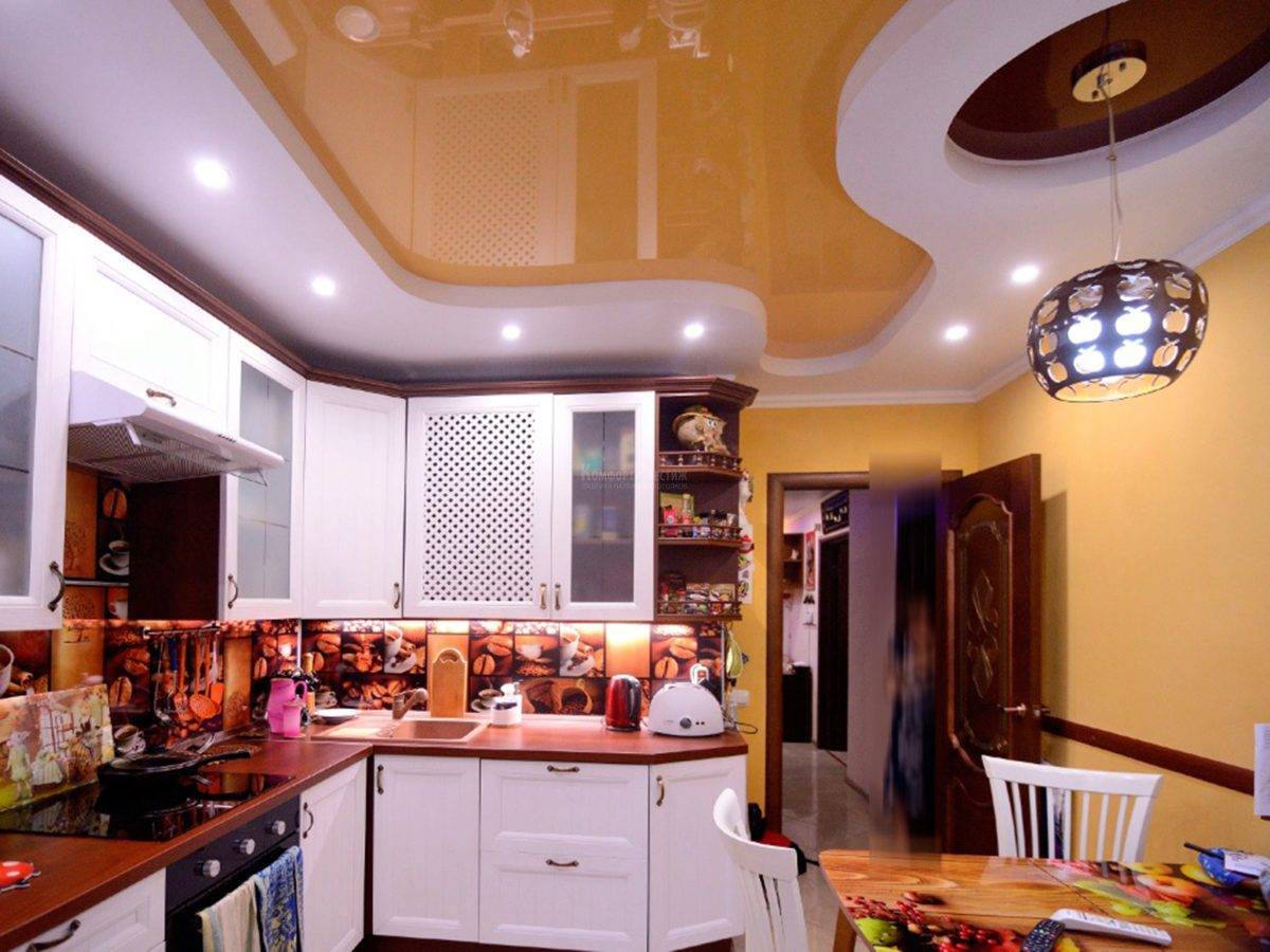 Натяжной потолок на кухне: фото интерьеров, отзывы, достоинства и недостатки
