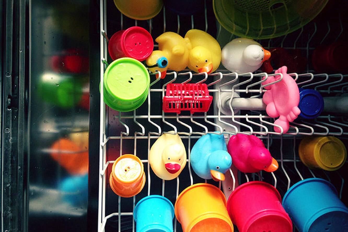 6  неожиданных вещей, которые можно мыть в посудомоечной машине