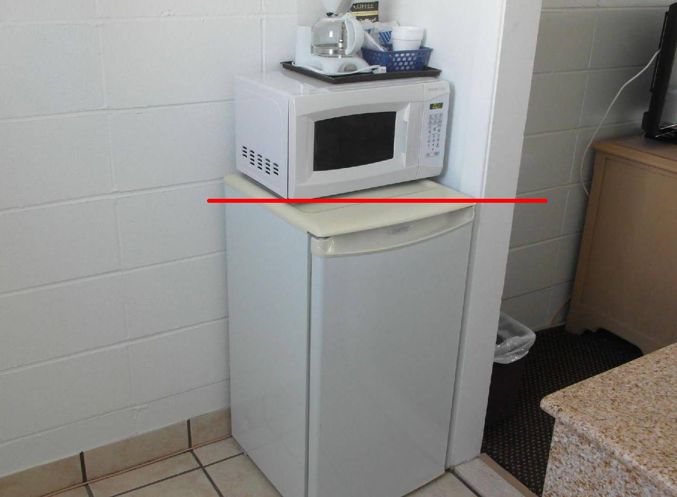 Почему нельзя ставить микроволновку рядом с холодильником?