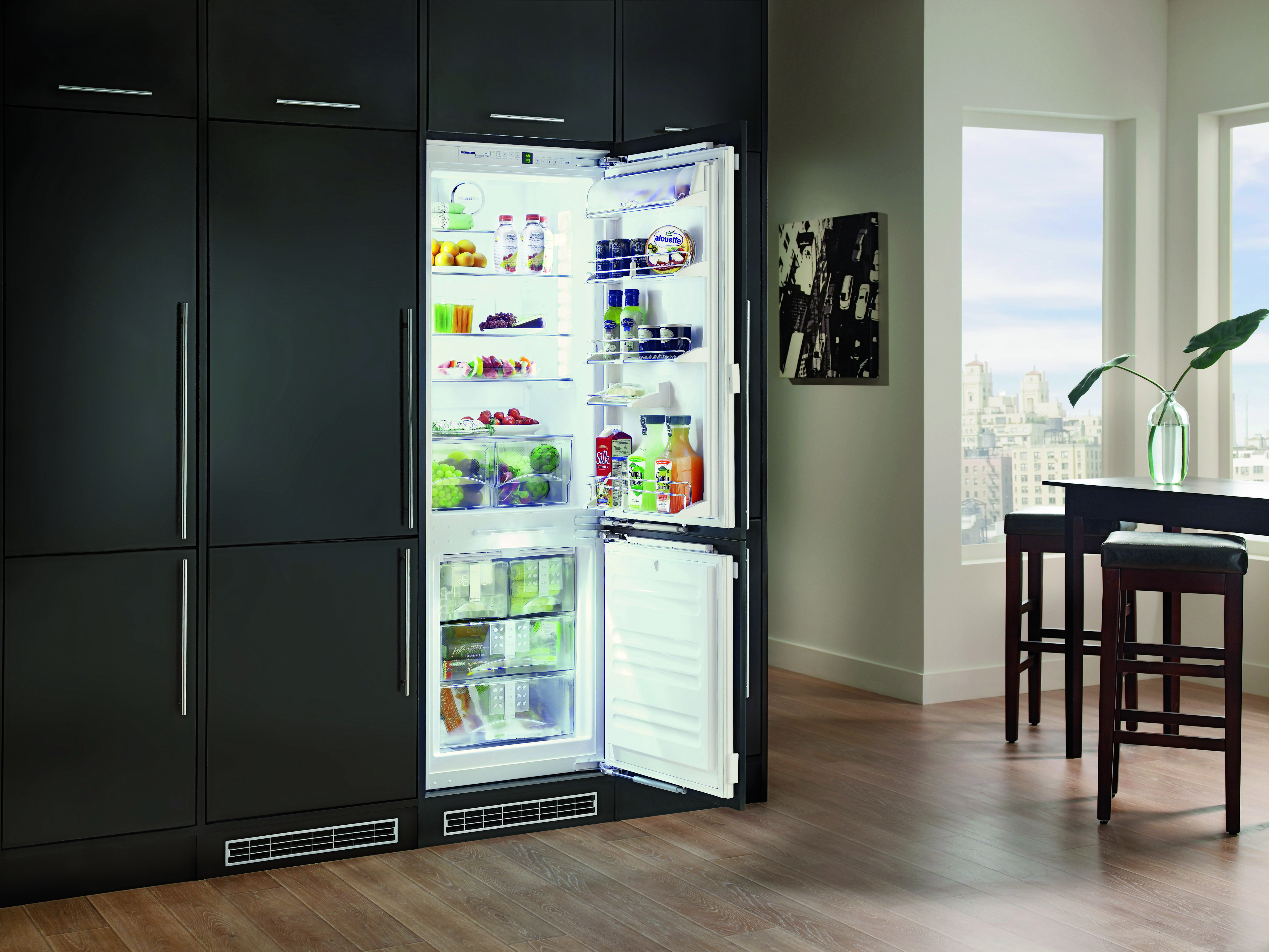 Какие встроенные холодильники лучше. Встраиваемый холодильник Smeg c8194tne. Либхер кухня встраиваемые холодильники. Smeg холодильник встраиваемый двухкамерный. Либхер Сайд бай Сайд встраиваемый.