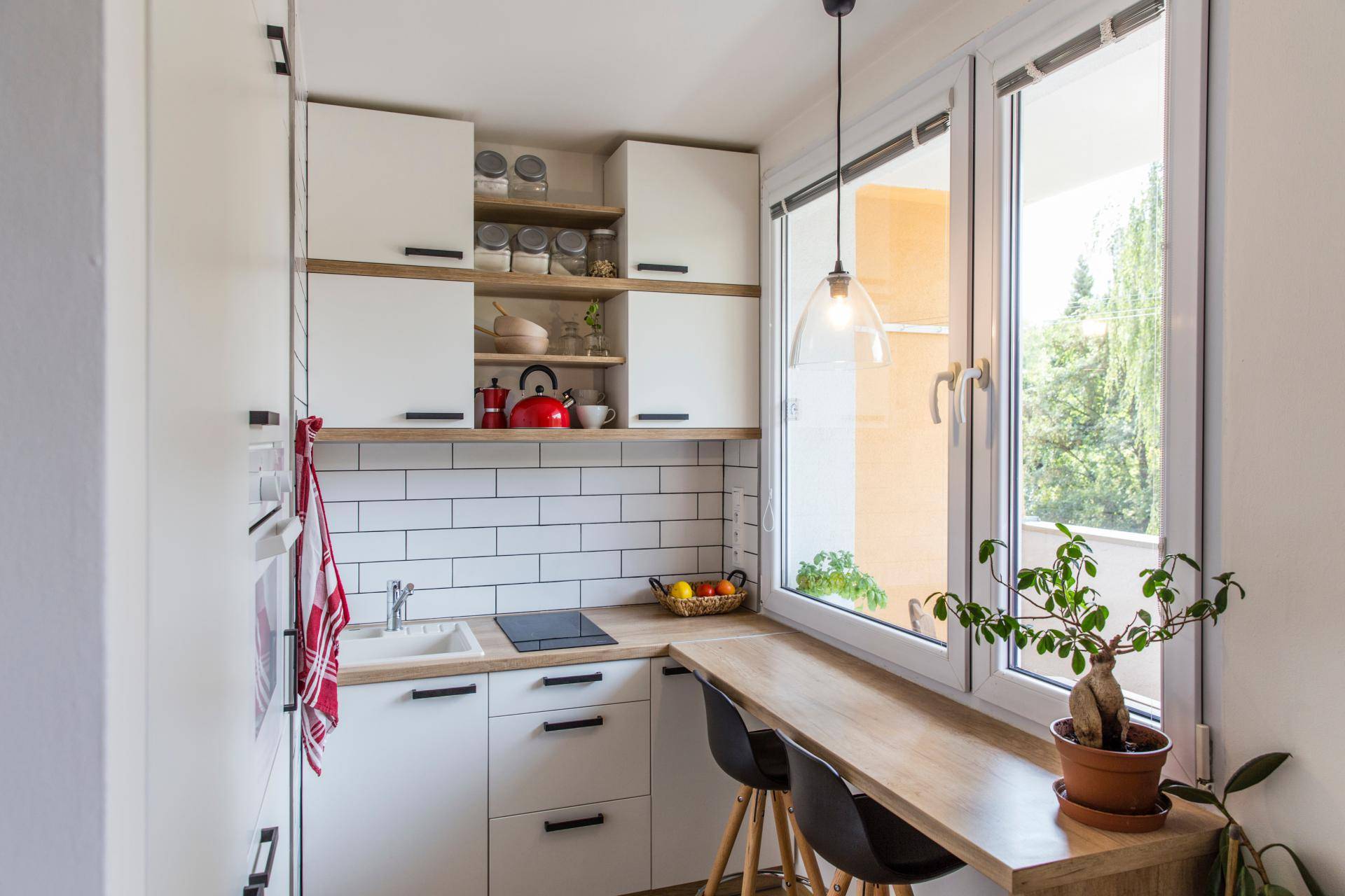 Маленькая кухня 6 кв м со столом-подоконником (7 фото)