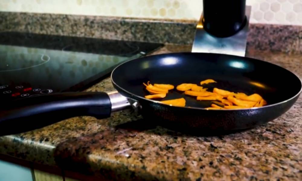 Что не стоит хранить на кухонной столешнице: основные сведения