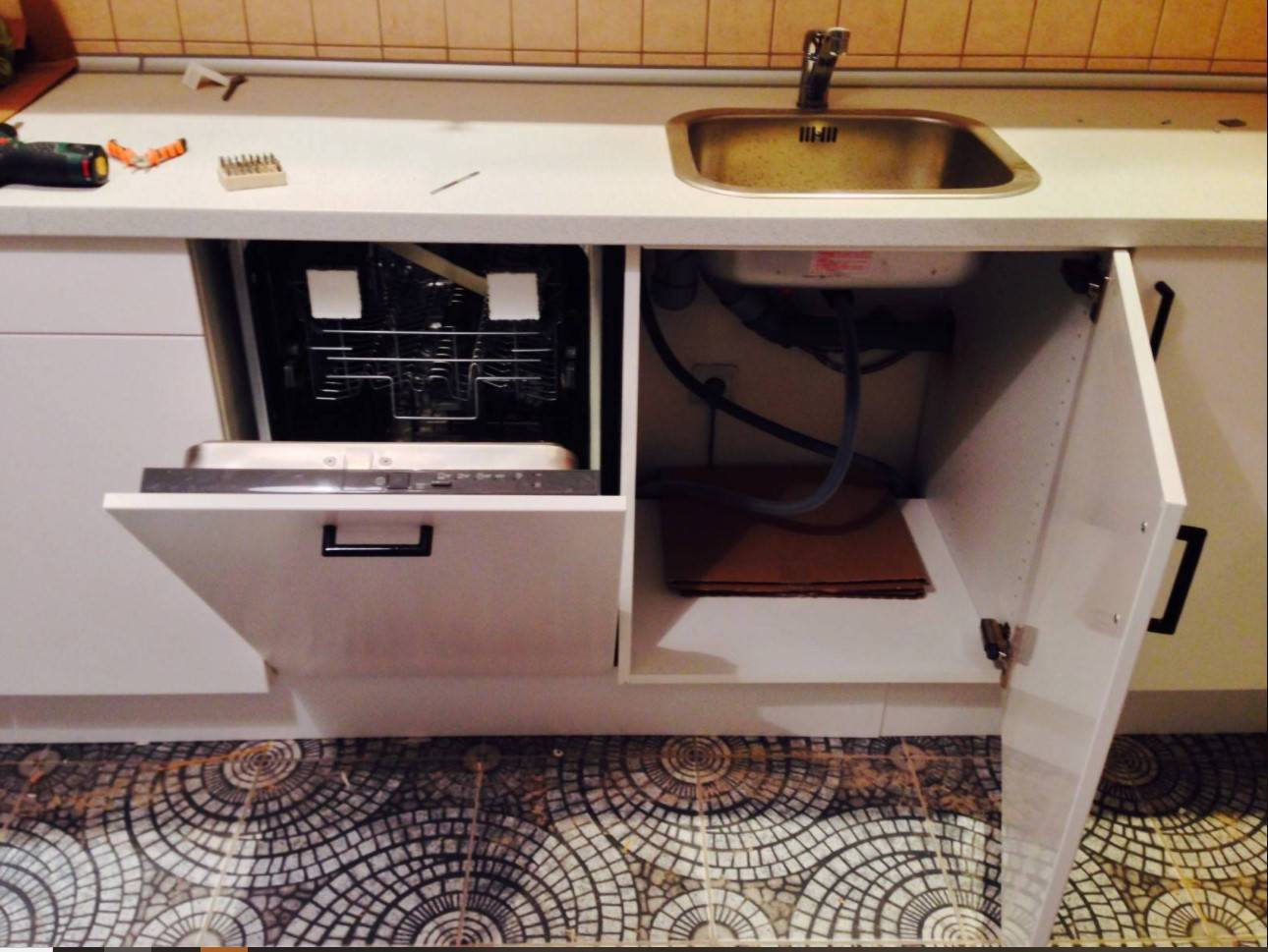 Подключение посудомоечной машины к водопроводу и канализации с видео
