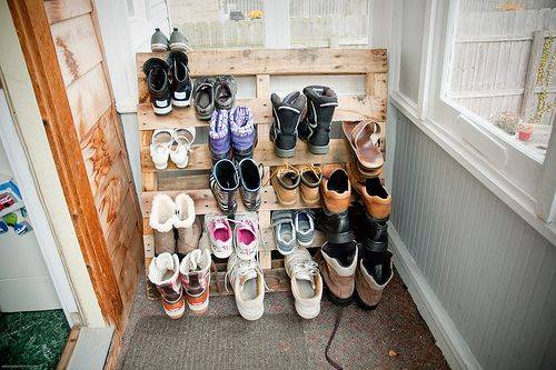 Хранение обуви: в коробках, органайзерах, шкафах, на полках