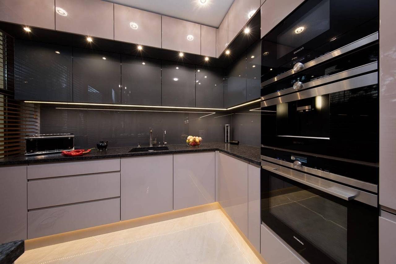 Белая кухня с темной столешницей и фартуком (50 фото) — портал о строительстве, ремонте и дизайне