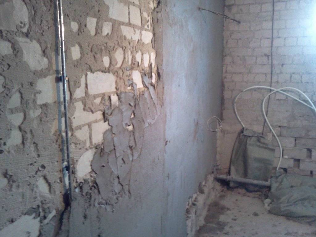 Какая штукатурка лучше — гипсовая или цементная?