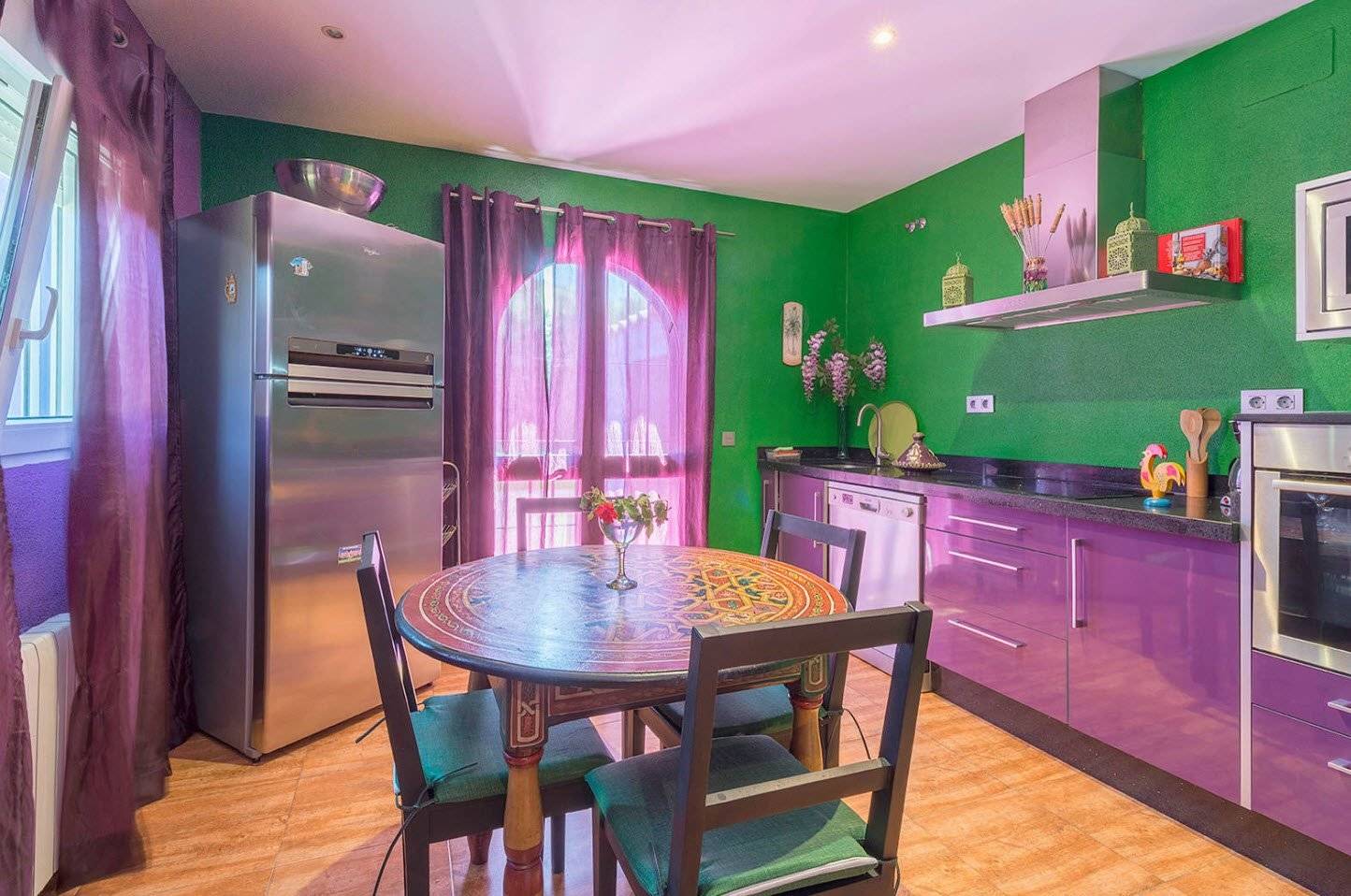 Кухня в фиолетовом, лиловом и сиреневом: сочетание цветов кухонного гарнитура
 - 28 фото