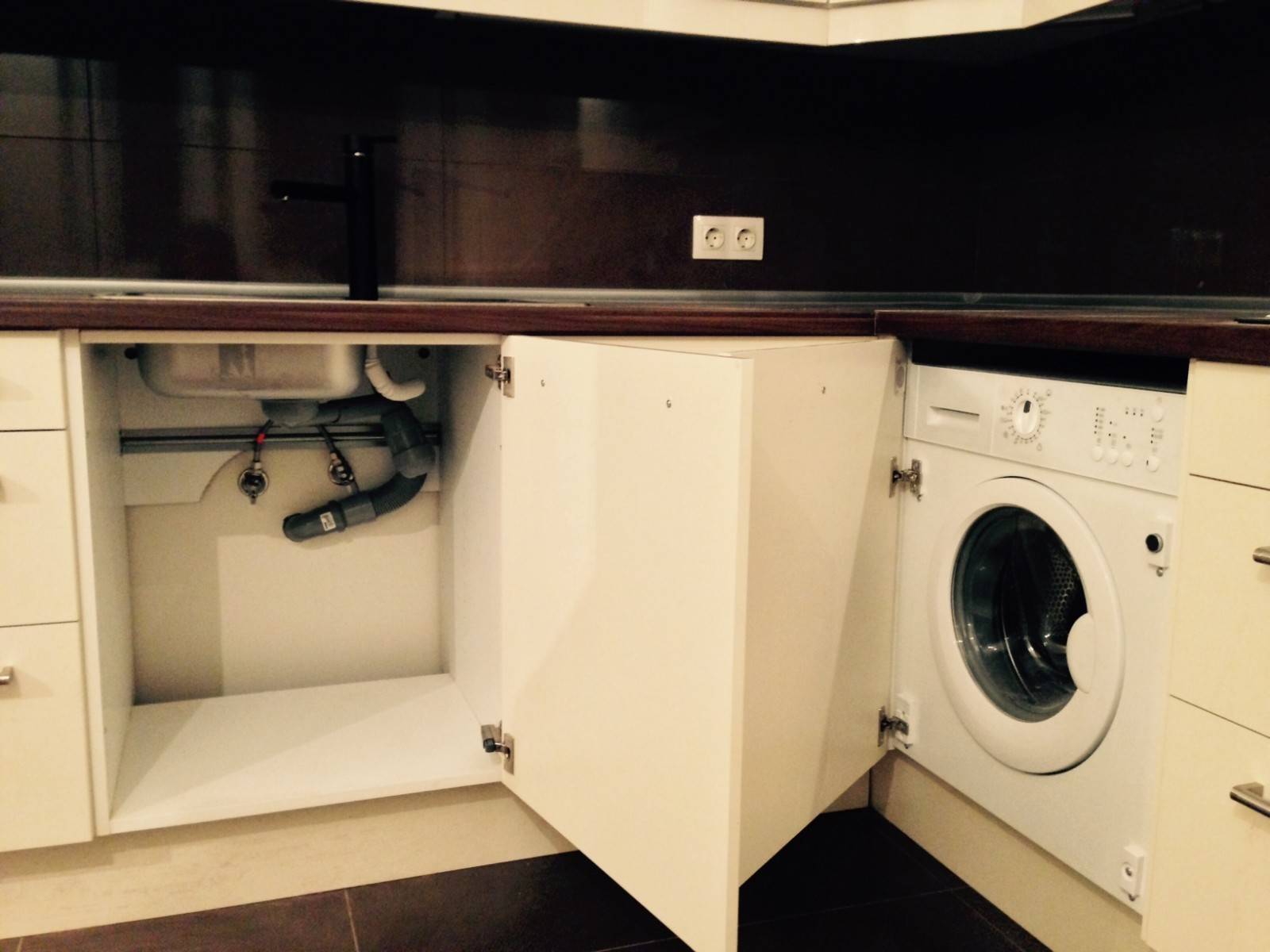 Как встроить стиральную машинку в кухонный гарнитур под столешницу