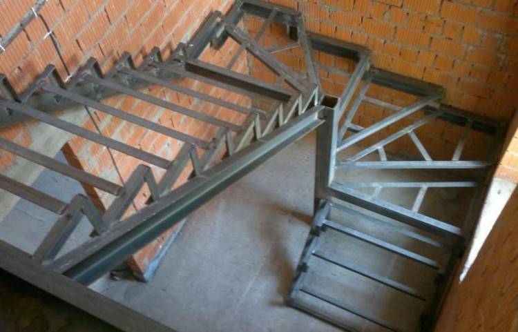 Как сделать металлическую лестницу на второй этаж дома – пошаговая инструкция