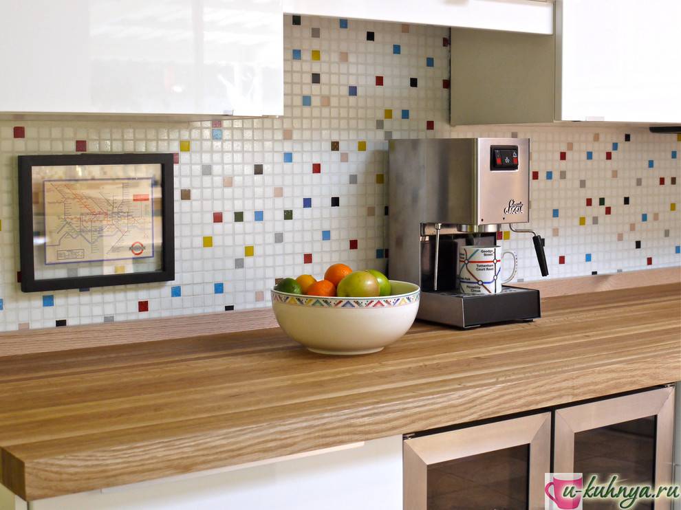 Мозаика на кухонном фартуке: выбор плитки, цвета и узора