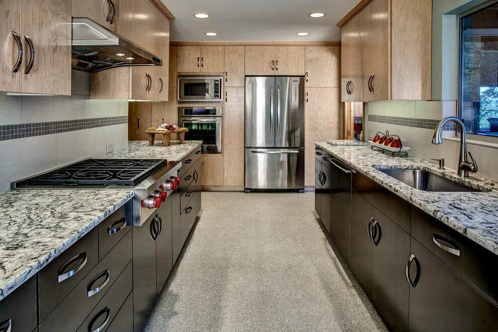 Напольное покрытие для кухни - какой пол лучше сделать на кухне, фото дизайна комбинированного пола на кухне.