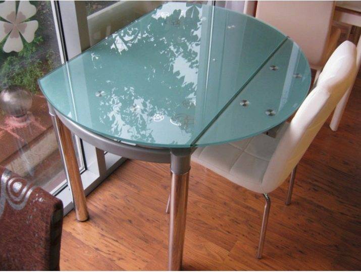 Стол стеклянный: круглый кухонный с столешницей, большой раздвижной на кухню, на деревянных ножках с заклеенным стеклом