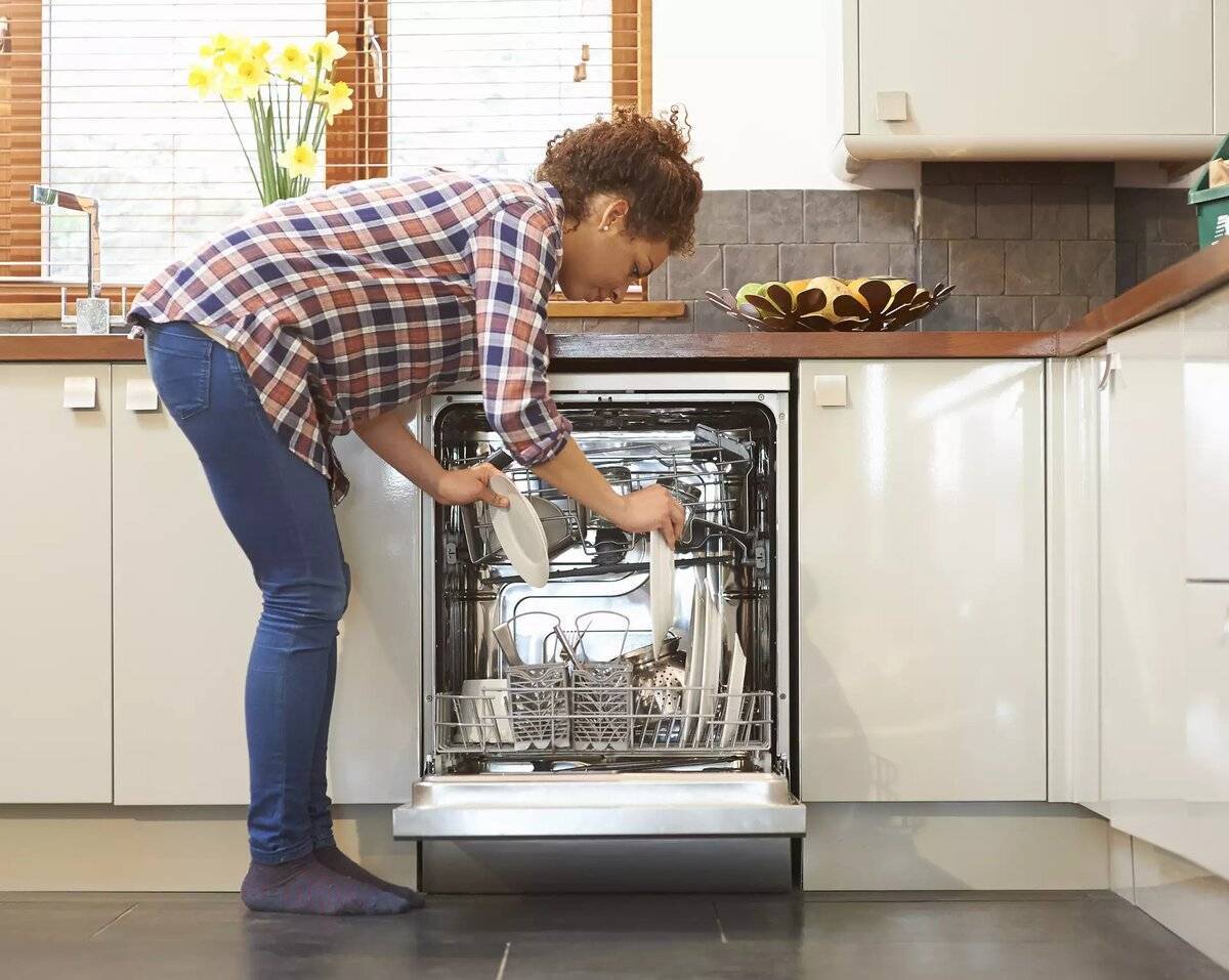 Первый запуск посудомоечной машины: как включить, нужно ли особое средство?