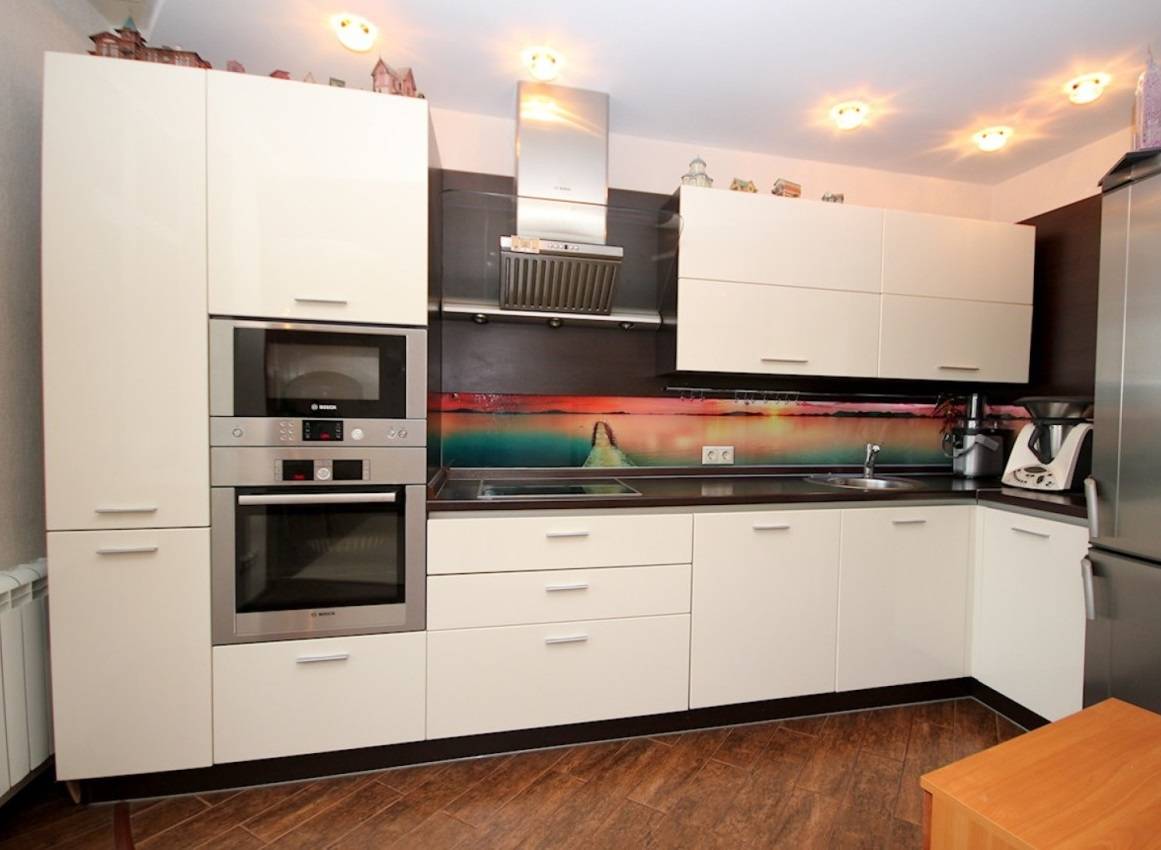 Кухня с встроенной бытовой техникой: электрические комплекты, рейтинг, зависимый кухонный гарнитур с колонной и духовым шкафом