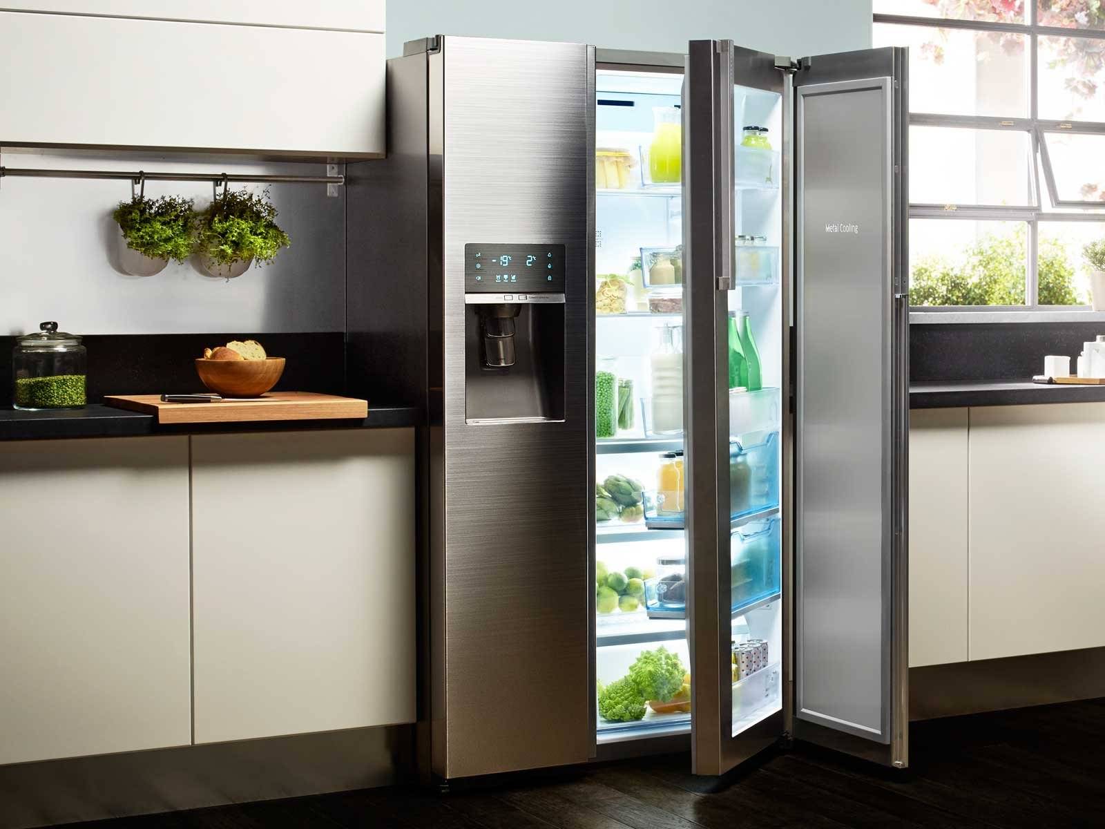 Куда поставить холодильник на кухне, в других комнатах квартиры
