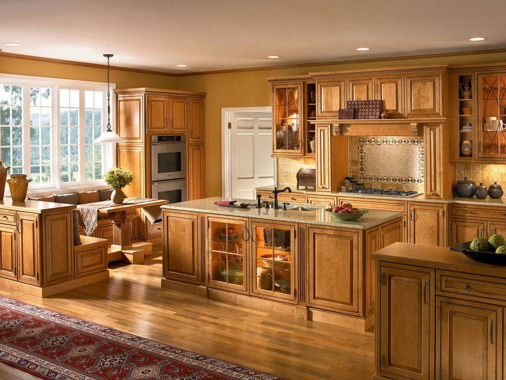 Кухня из дерева - кухня с деревянными фасадами из массива дерева, из натурального дерева и под дерево, фото.